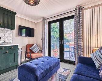 فورتي فور نورث - Londonderry