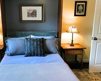 Terrific Views - Block from Town - Jacuzzi Tub - Bisbee - Bedroom