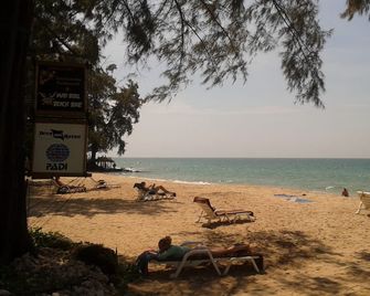 Lanta Castaway Beach Resort - Ko Lanta - Plaj