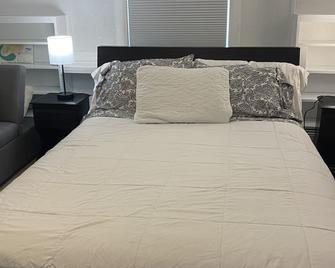 Cozzy Get Away Priv. Apt/ St Barnabas Hosp/Nyc/Ewr - Livingston - Bedroom