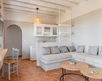 Apartment 'Unit 3' with Sea View, Wi-Fi and Air Conditioning - Tinos - Huiskamer