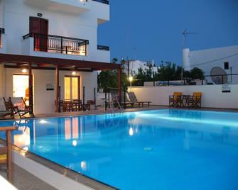 Iliovasilema - Naxos - Bể bơi