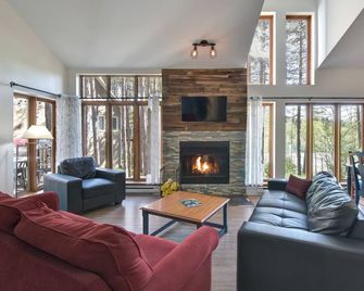 Mont Tremblant getaway with A/C - Mont-Tremblant - Wohnzimmer