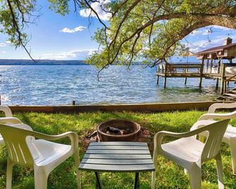The Willows:'Delightful Cottage with Peaceful Sunsets' - Lodi - Patio
