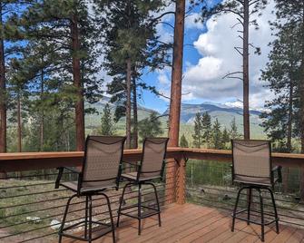 Unique Rustic and Renovated Barn in the Woods - Victor - Patio