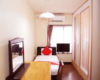 Business Ryokan Shinkaiso - 大分 - 臥室