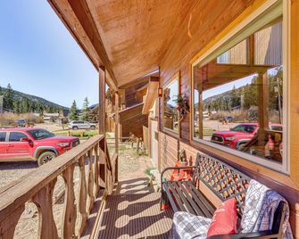 1 Mi to Skiing: Family-friendly Red River Haven - Red River - Balcony