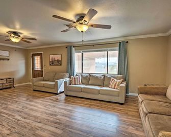 Updated Family Home - 2 Blocks to Colorado River! - Bullhead City - Living room