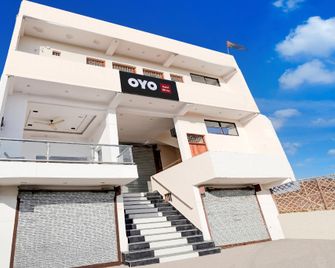 Hotel O Rk Inn - Orai - Building