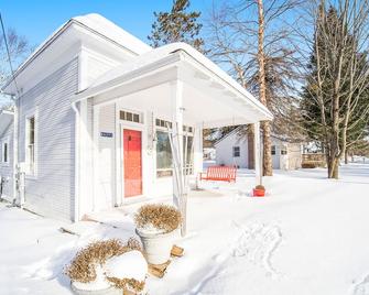 Lake Daze - Boyne City - Building