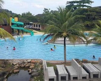 Dangau Resort Singkawang - Singkawang - Piscina