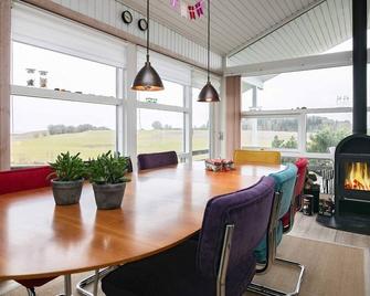 Spacious Holiday Home in Millinge With Whirlpool - Millinge - Dining room