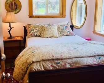 Bond Ranch Retreat - Sequim - Bedroom