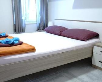 Hostel Pirano - Piran - Schlafzimmer