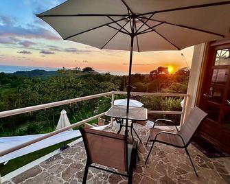 White Water Ocean View, Mountain Jungle View, Pool w/Sun Shelf, lots of Wildlife - Ojochal - Balcón