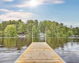 Chalet Blanc /Waterfront ( kayak, paddle board ) spa activities - Saint-Jean-de-Matha - Außenansicht