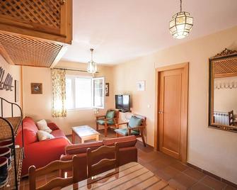 Sierra Nevada Apartament: along the chair lift, sunny, with a swimming pool - Pradollano - Living room