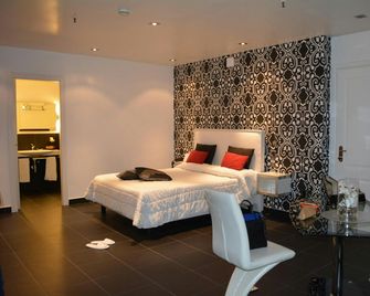Hotel Europa Art Caserta - Caserta - Sovrum