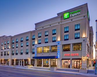 Holiday Inn Express & Suites Kansas City Ku Medical Center - Kansas City - Building