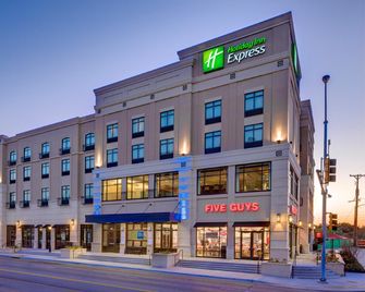 Holiday Inn Express & Suites Kansas City Ku Medical Center By IHG - Kansas City - Byggnad