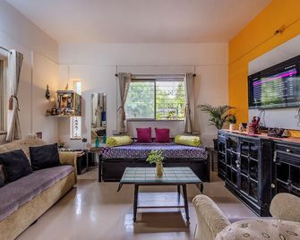 CosmicStays Windchime Homestay at Mulshi - Lavasa - Living room