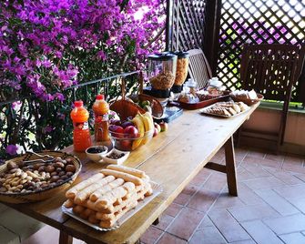 La Tinaia Country House - Bosa - Bufé