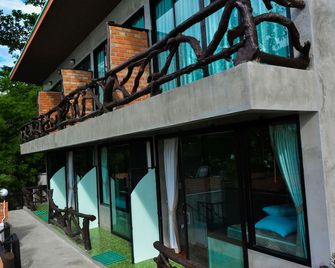 Baan Tubkaek Hotel - Ban Khlong Muang - Building