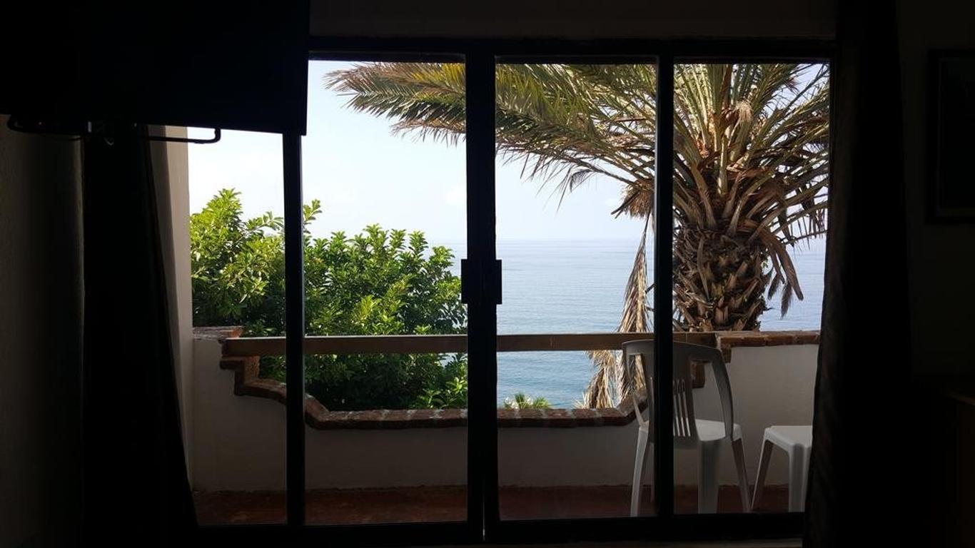 Hill House Mazatlan - Bed & Breakfast