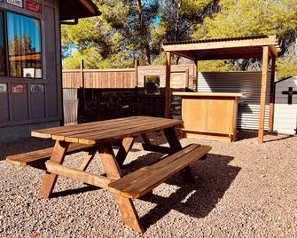 Romeo's Roadhouse with Cowboy Pool - Lake Montezuma - Patio