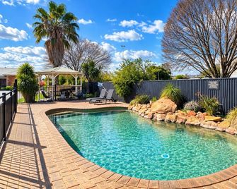 Lincoln Cottage Motor Inn - Wagga Wagga - Kolam