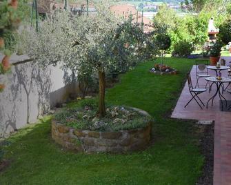 La Mammola Room La Rosa - Fabriano - Patio