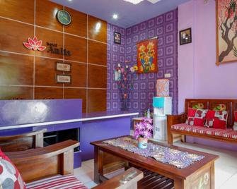 RedDoorz @ Hotel Aulia Majene - Majene - Lobby