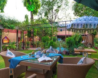 Travellers Home-A Luxury Stay In Jaipur City Center - Jaipur - Patio