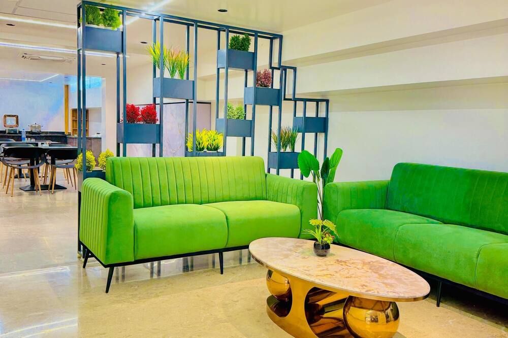Royal Plaza Inn By Rak Rooms - Kozhikode - Wohnzimmer