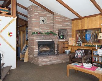 Yodeler Motel - Red Lodge