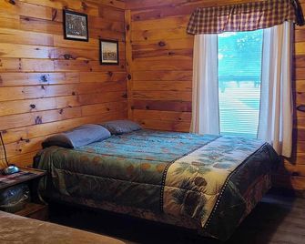 Bull Camp- 3 Bedrooms- Direct Snowmobile And Atv Trail Access! - Eustis - Bedroom