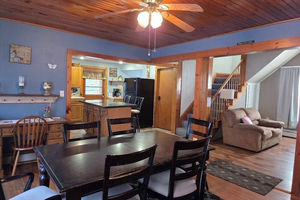 Welcoming 3-bedroom house in charming Canton for your getaway