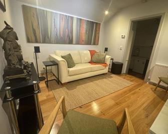 Halls Retreat - Luxury with a spa - Baw Baw Village - Living room