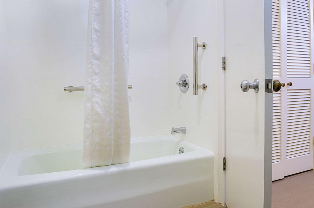 Comfort Inn Monterey Peninsula Airport 81 1 9 6 Monterey