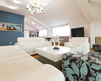 Garni Hotel Nevski - Belgrade - Living room