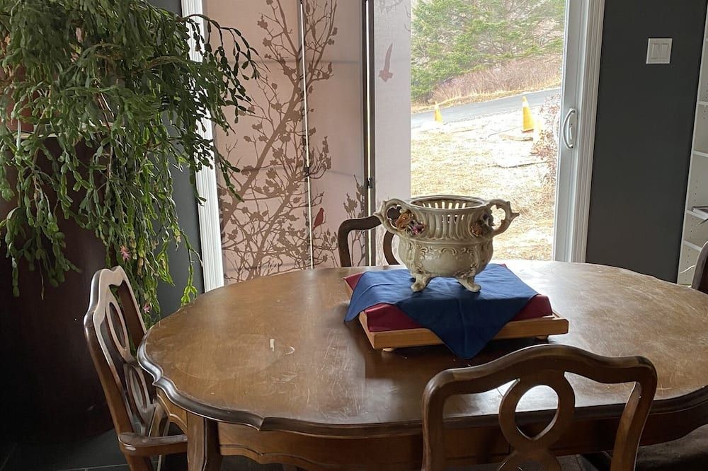 4 bed ,2 bathroom home. 2 of the 4 bedrooms are slightly smaller . Still comfort - Hubbards - Restaurant