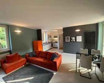 Casa Bellagio Beach: Pool, 100m Lake & near City - Bellagio - Sala de estar