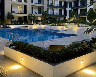 Belleson Homes Embassy Gardens - Accra - Zwembad