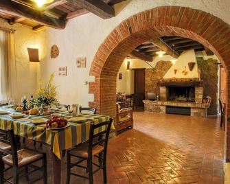 Cosy Farmhouse in Proceno With Swimming Pool - Proceno - Comedor