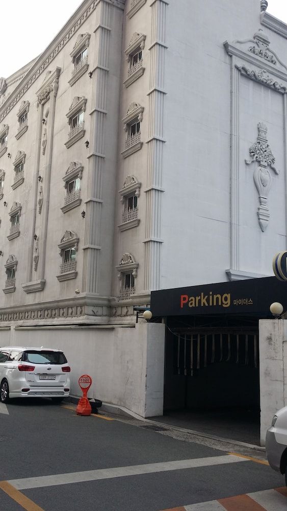 Midas Hotel thumbnail 2
