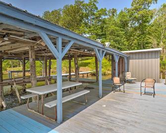 Beautiful Toledo Bend Retreat with Private Dock - Many - Patio