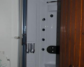 Gîte calme avec Spa en été, animaux acceptés, parcage, pour 8 personnes - FR-1-586-64 - Saint-Amand-Montrond