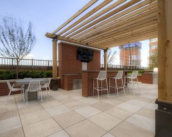 Global Luxury Suites at Metropolitan - Jersey City - Balcony