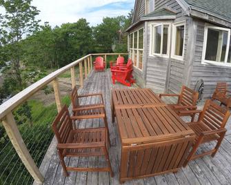 Beachfront Guest Cottage in Antigonish - Antigonish - Balcony