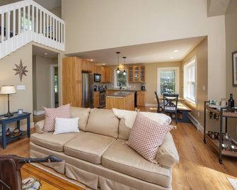 Immaculate Waterfront Cottage - Activities Galore for the Entire Family - Enfield - Sala de estar